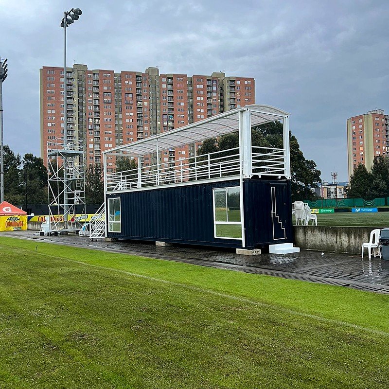 Infraestructura modular de dos niveles construida en contenedores para la Federación Colombiana de Fútbol | Quantainer