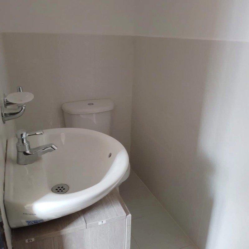 Baño de la oficina modular en contenedor para Evoagro
