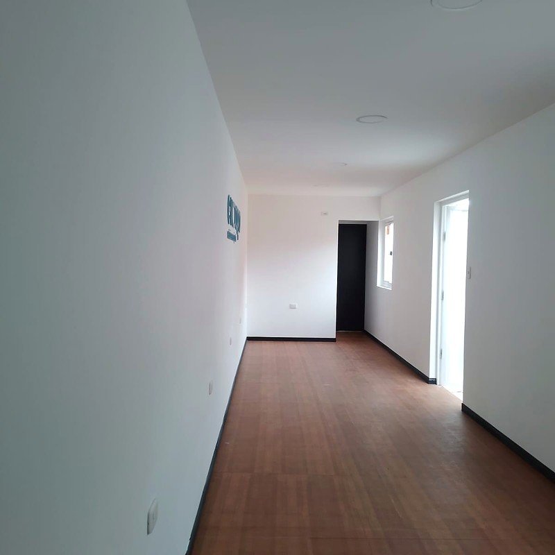 Interior de la oficina modular en contenedor para Evoagro